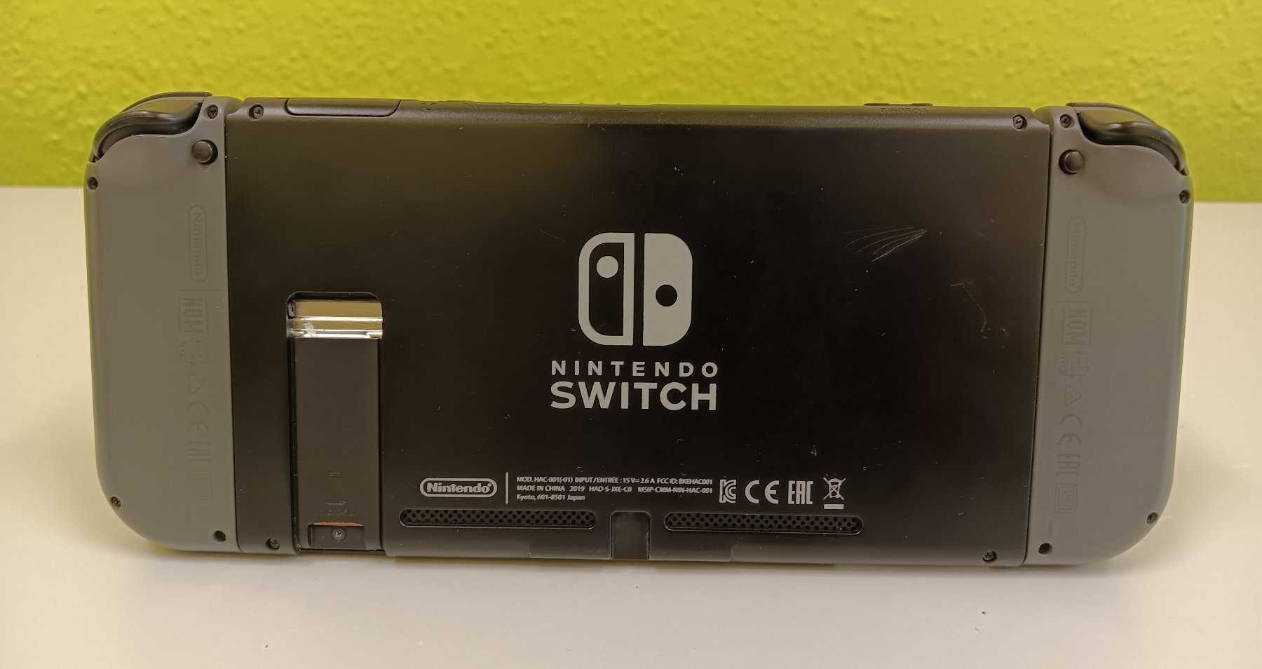 Nintendo Switch SONY PlayStation4 Zoll-Auktion - 1 Sony Playstation 4 Slim und 1x Nintendo Switch