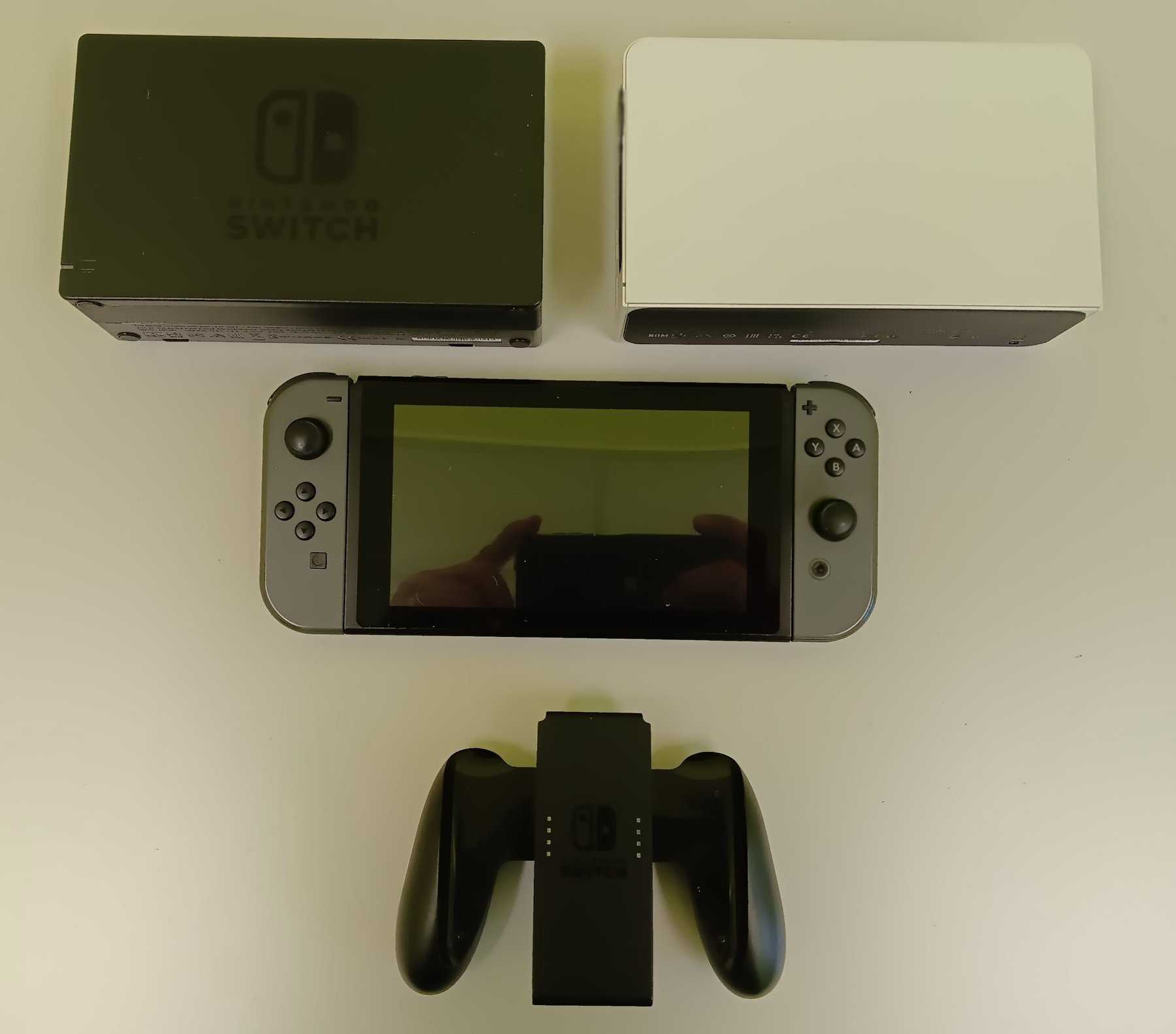 Nintendo Switch SONY PlayStation4 Zoll-Auktion - 1 Sony Playstation 4 Slim und 1x Nintendo Switch