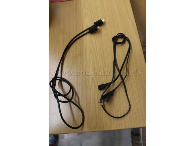 1 Netzkabel
1 HDMI-Kabel