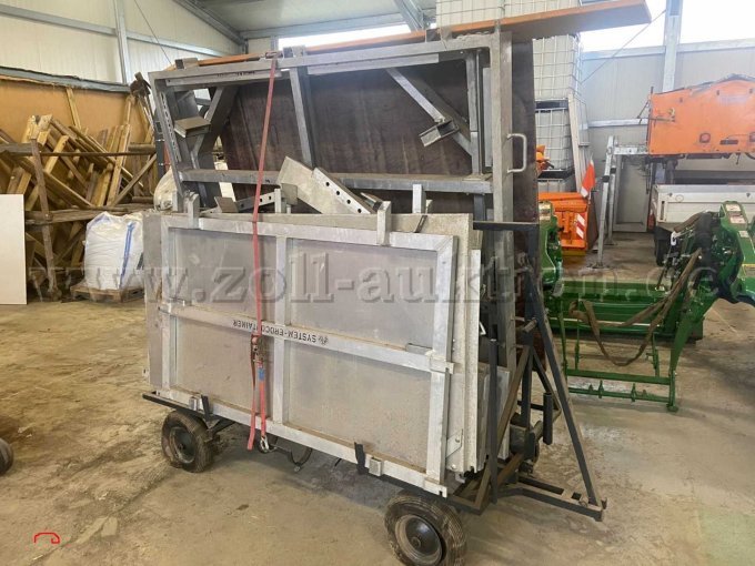 Erdcontainer verladen