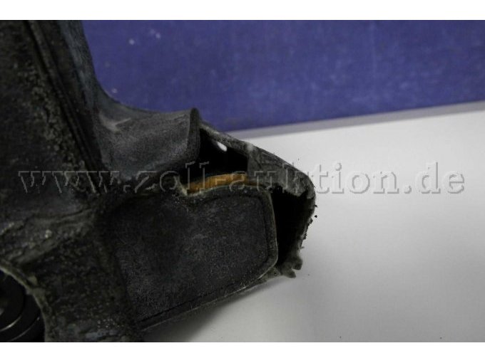 Detailaufnahme der offenen Naht an der Tasche