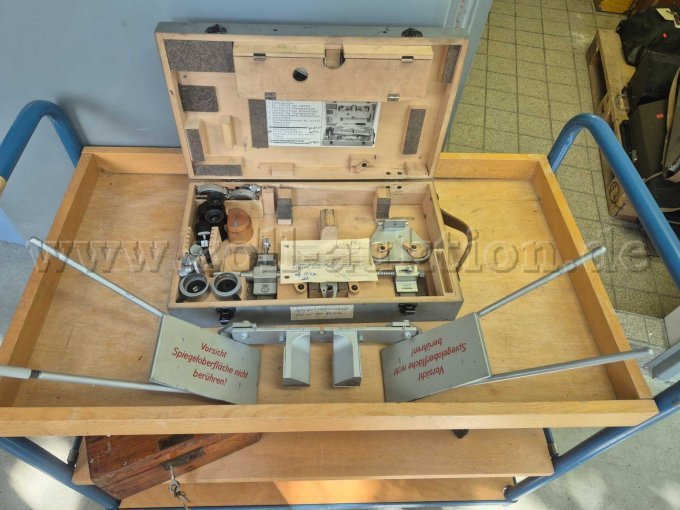 Transportkoffer aus Holz mit Spiegelstereoskop