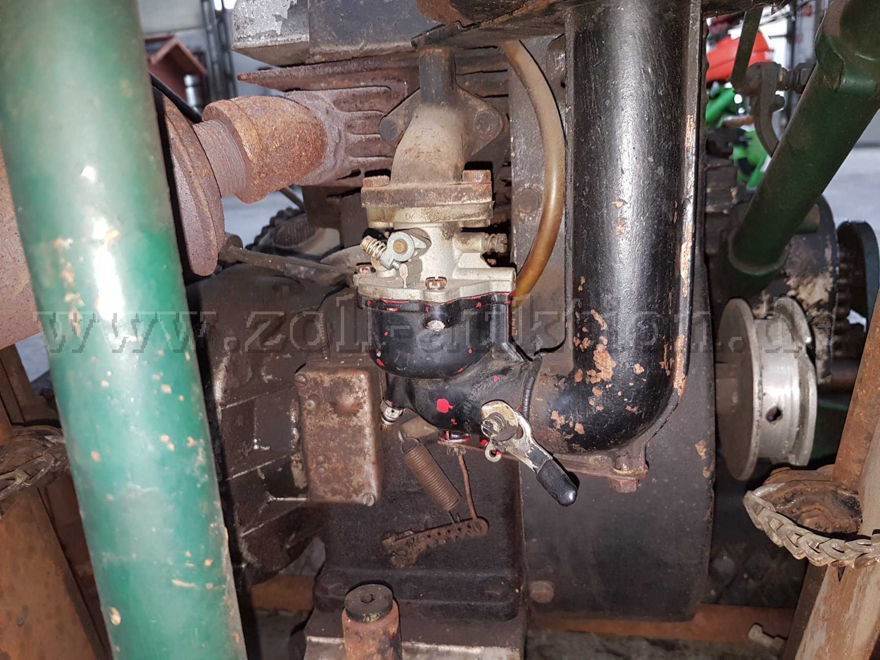 Detailansicht Motor Vergaser