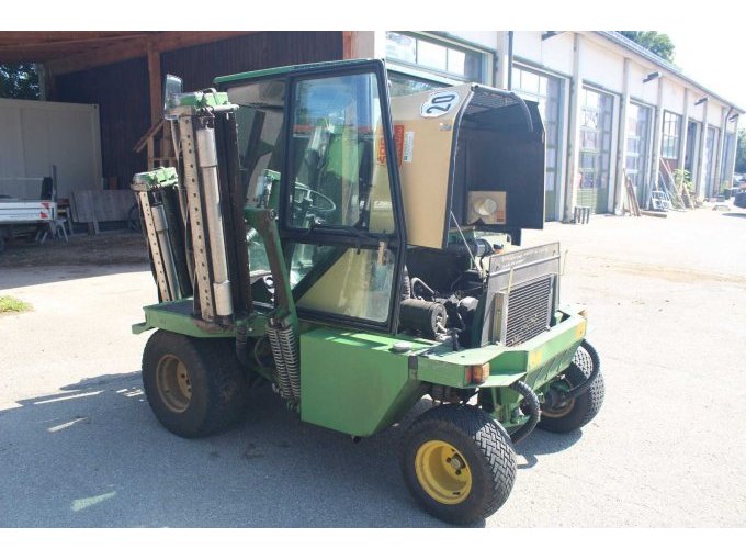 Seitenansicht links mit Motorraum