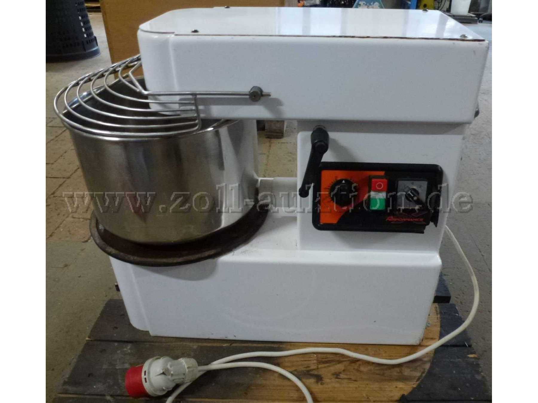 Spiralknetmaschine mit Schalter und Kabel