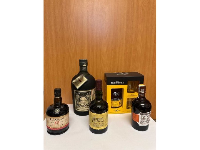 Gesamtansicht Konvolut Spirituosen