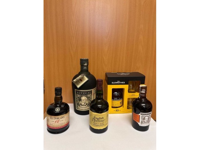 Gesamtansicht Konvolut Spirituosen