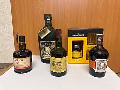 Gesamtansicht Konvolut Spirituosen