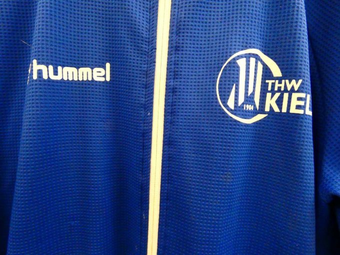 Sportjacke Hummel - THW Kiel _ Logos Hummel und THW Kiel