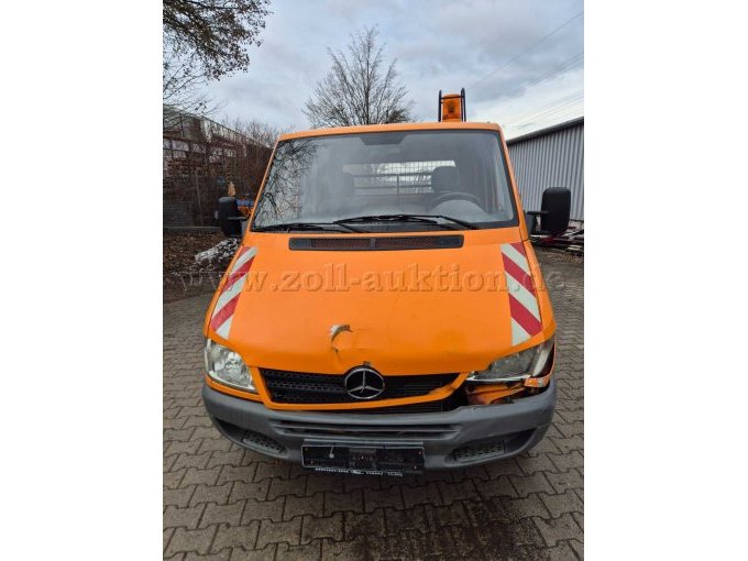 Fahrzeug vorderseite mit Unfallschaden