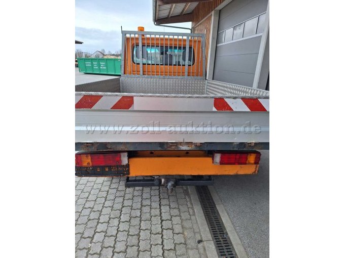 Klappe Ladefläche verkratzt und deutliche Rostflecken vorhanden