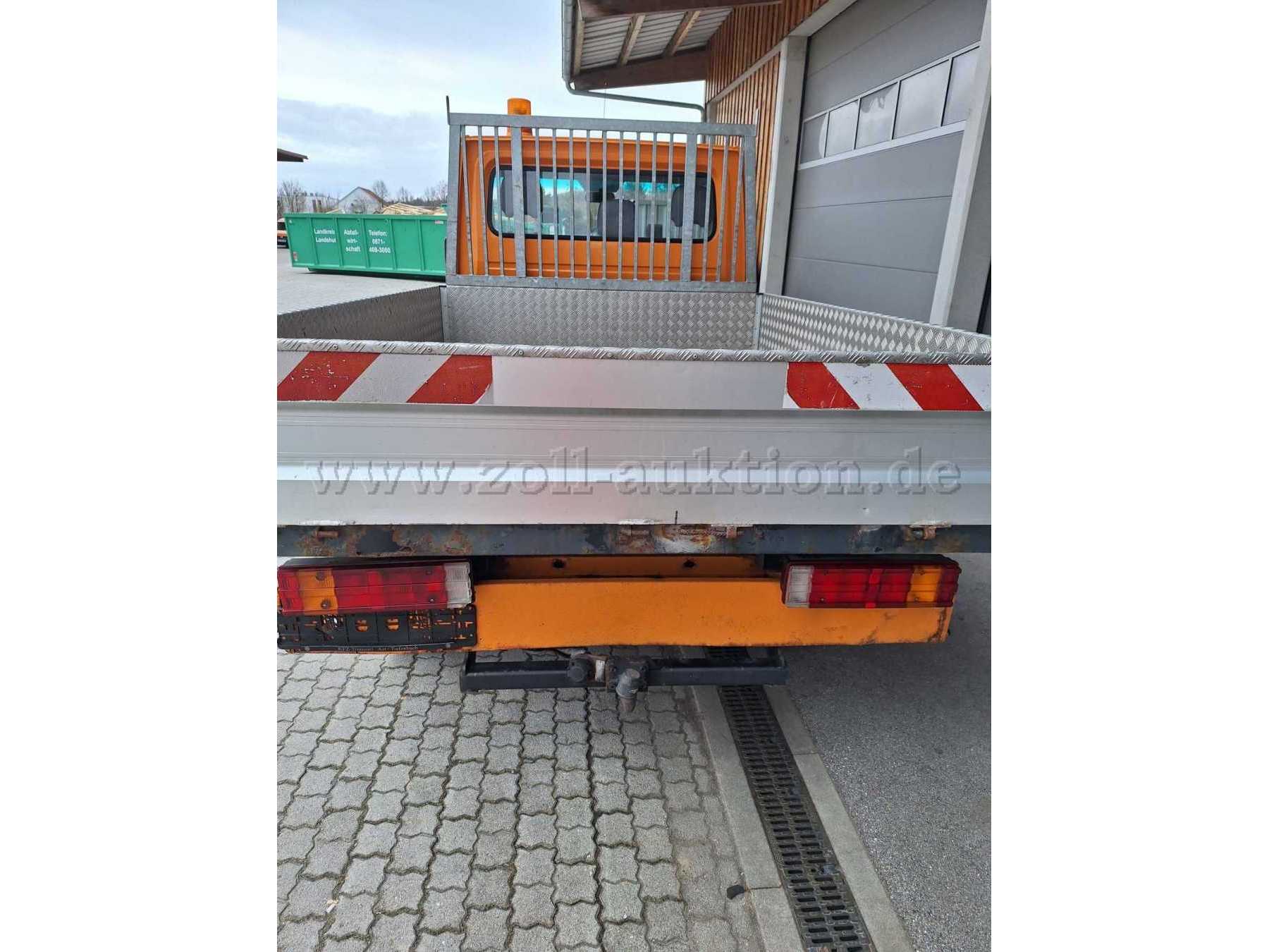 Klappe Ladefläche verkratzt und deutliche Rostflecken vorhanden