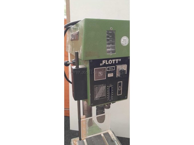 Ständerbohrmaschine FLOTT
Ansicht Bedienfeld von vorne