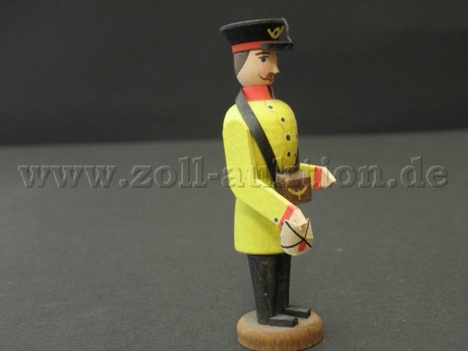 Miniaturfigur eines Postboten / Postillons/ seitliche Darstellung