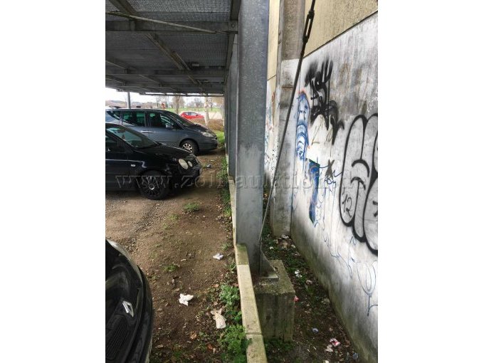 Befestigung auf Sockel
