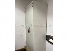 Stahlschrank geschlossen