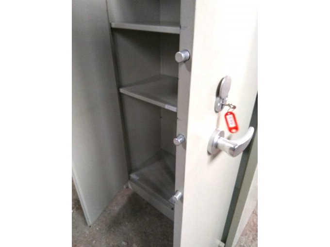 Bewegliche Verschlussbolzen der Tür