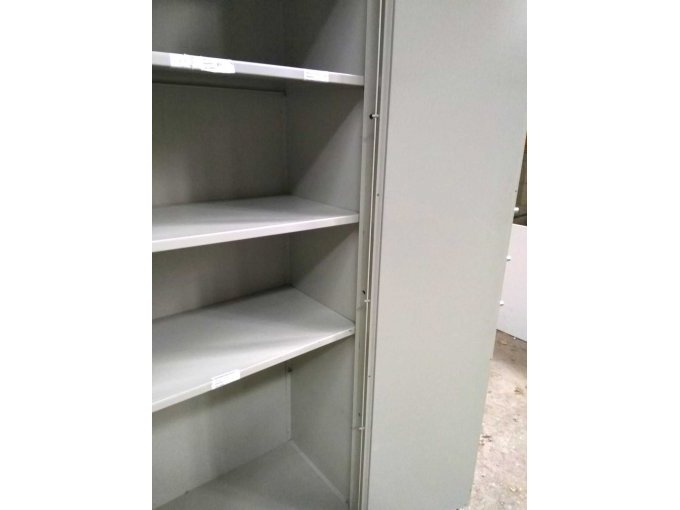 Innenansicht, Bolzen an der Tür