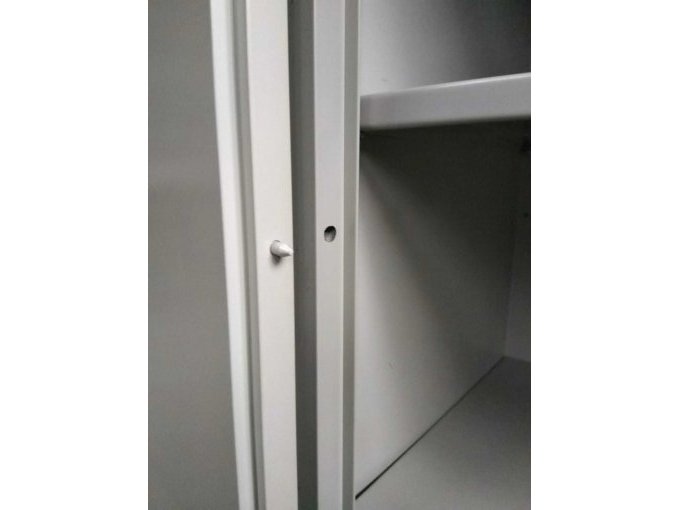 Detailansicht Bolzen an Tür