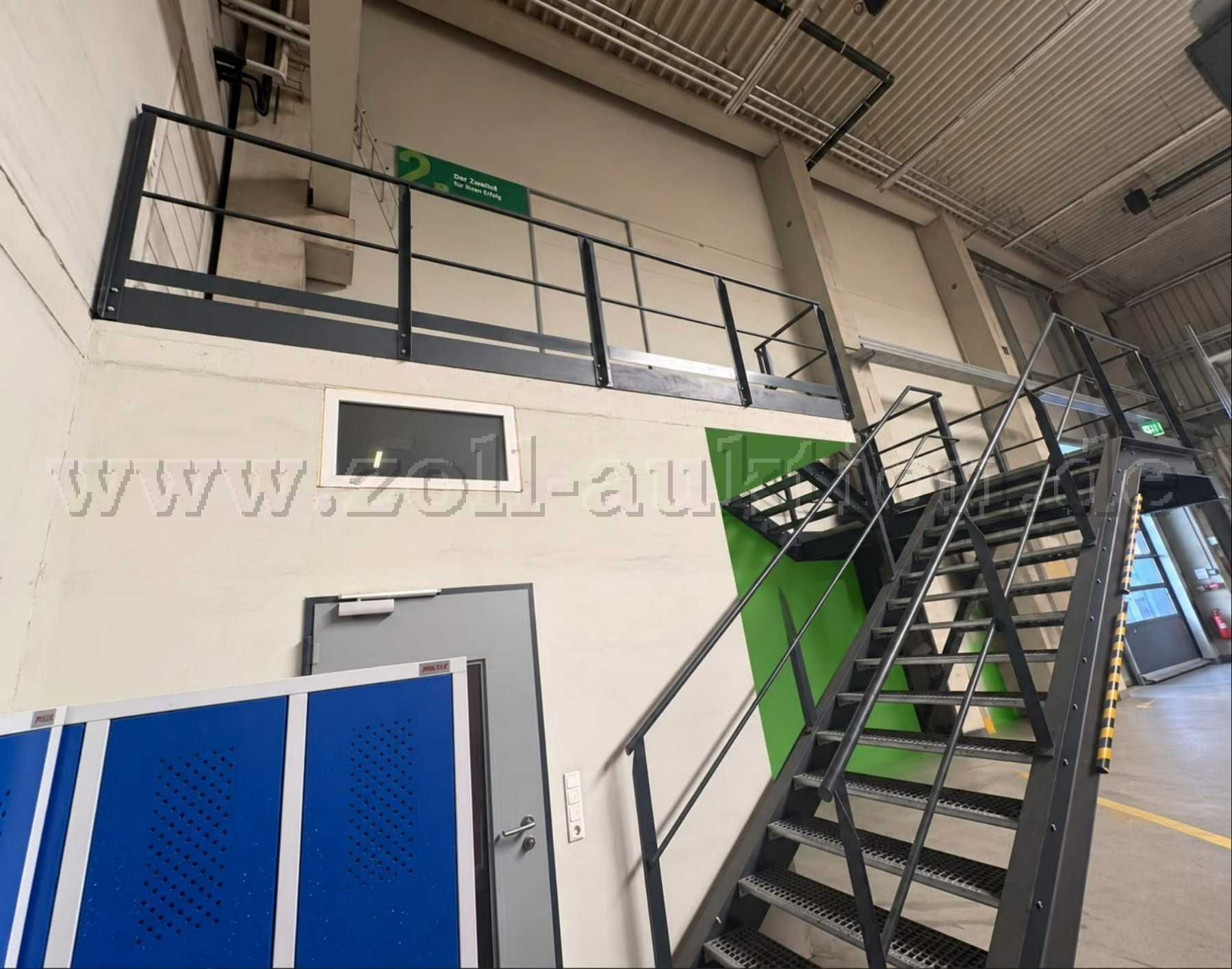 1 stalowe schody z podestem - 20 stopni