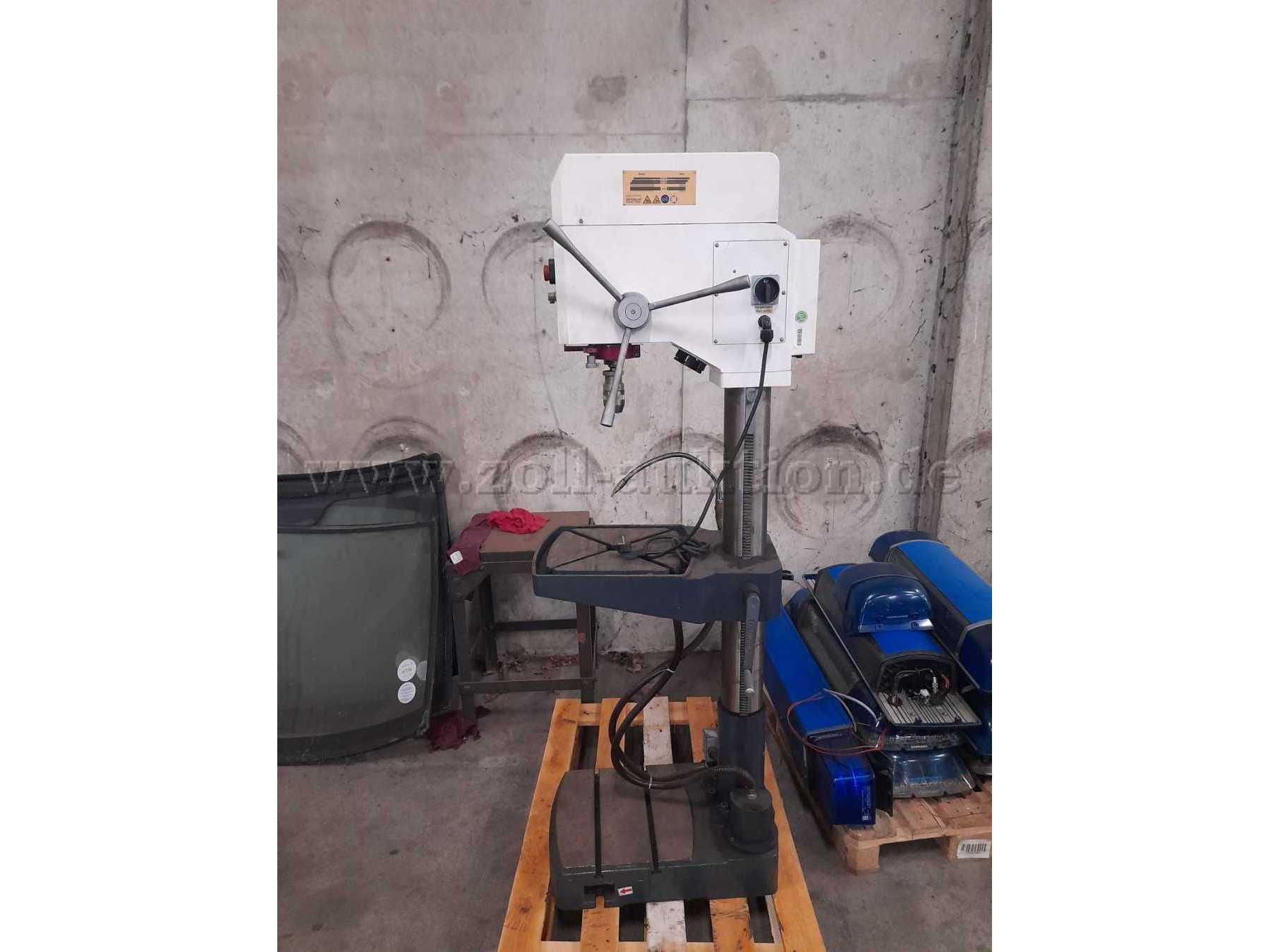 Standbohrmaschine Seitenansicht