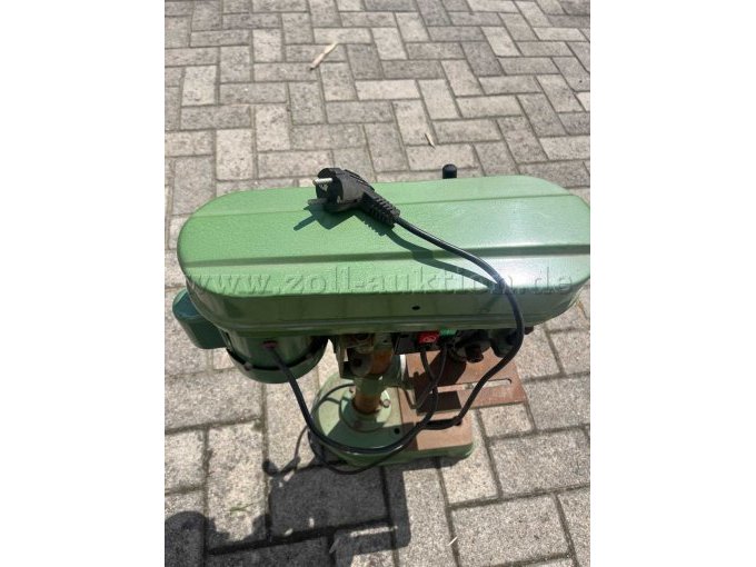 Draufsicht mit Stromkabel