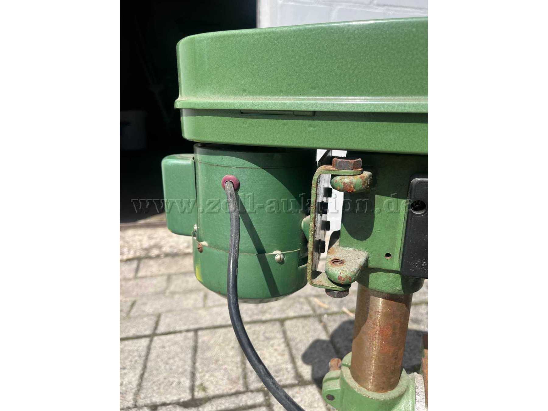 Kabelanschluss an der Maschine