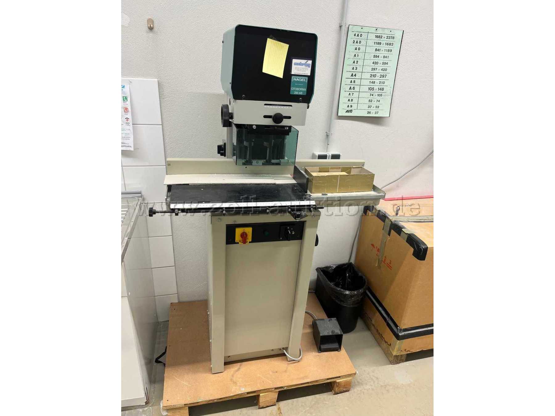 Standpapierbohrmaschine