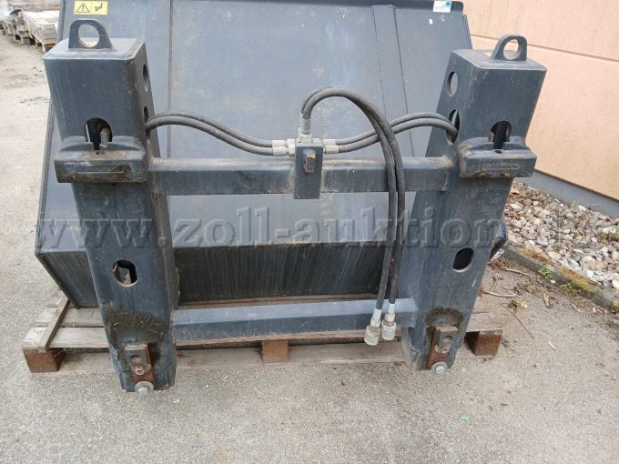 Anbauseite mit Hydraulik