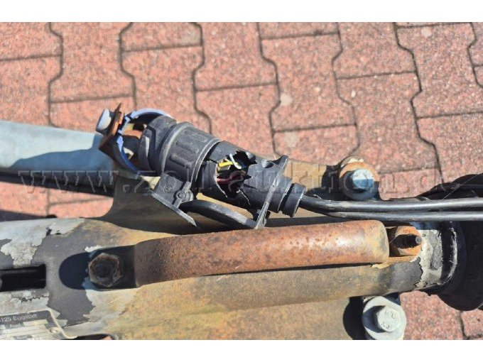 Anschlussstecker Elektrik beschädigt
