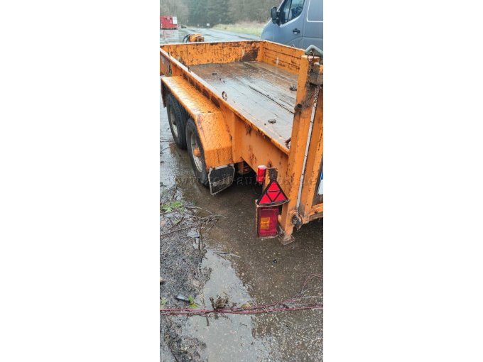 Abgebildet ist der zum Verkauf stehende Anhänger im aktuellen Zustand.