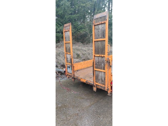 Abgebildet ist der zum Verkauf stehende Anhänger im aktuellen Zustand.