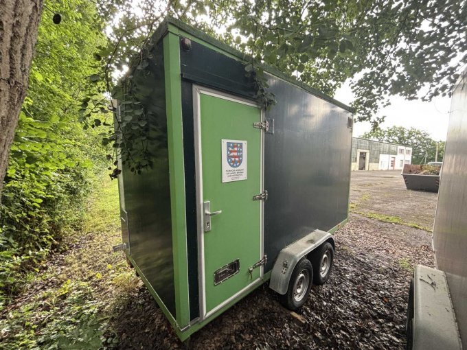 Seitenansicht mit Tür