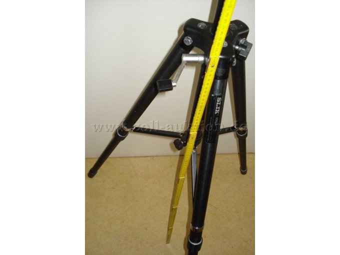 Das Dreibein des Statives mit Feststellschrauben.