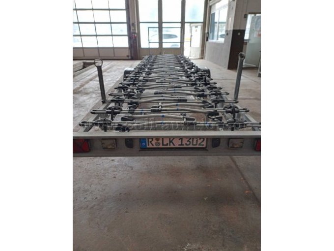 Anhänger von hinten