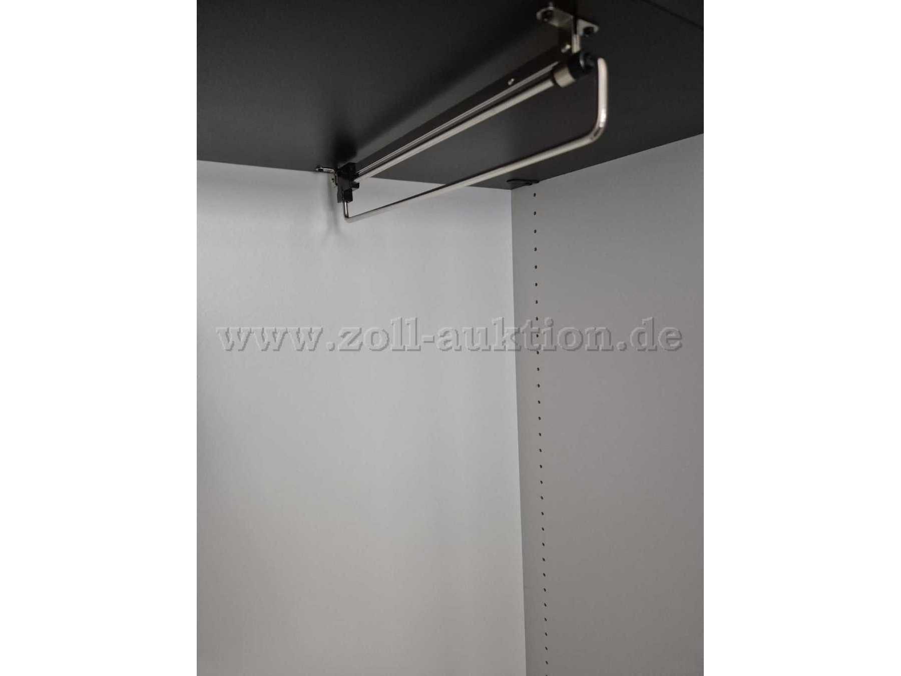 Linke Seite Garderobenschrank