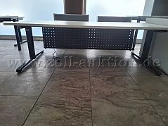 Frontansicht höhenverstellbarer Sitz- Stehtisch