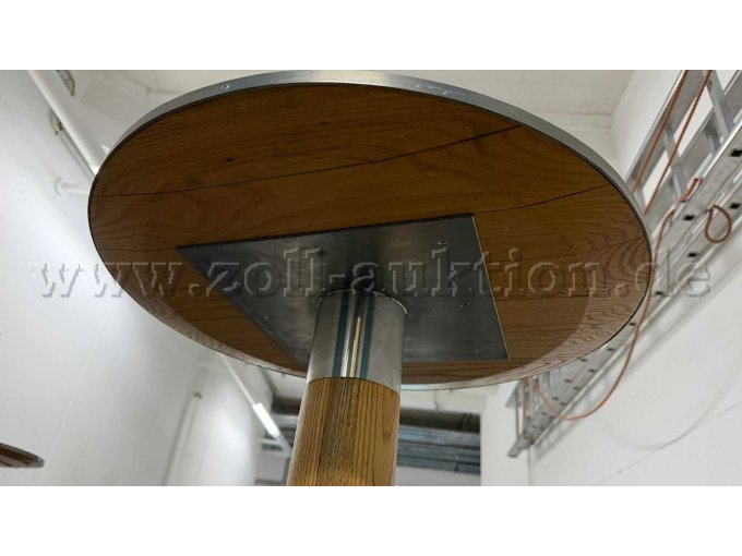 Stehtisch unter der Tischplatte