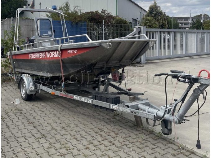 1 Steinbacher boottransporter met een Schmitt-reddingsboot met een Yamaha F60CETL-motor – kavel bij Zoll-Auktion, Worms