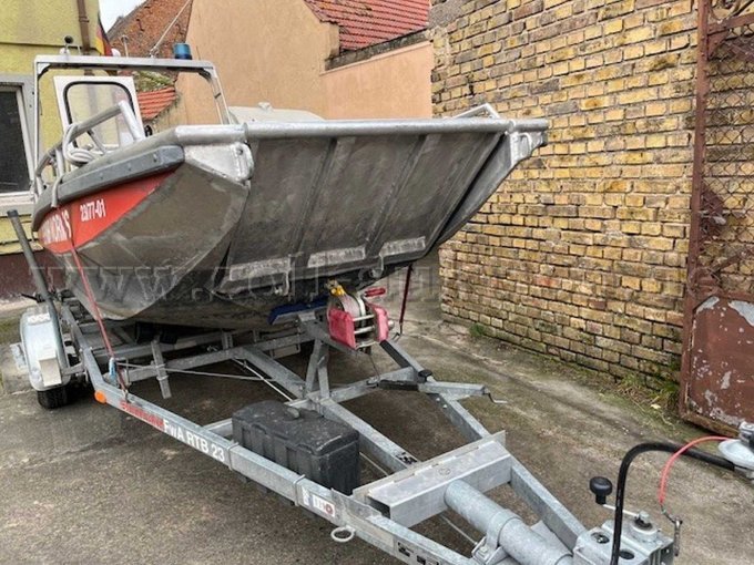 1 Steinbacher boottransporter met een Schmitt-reddingsboot met een Yamaha F60CETL-motor – foto 4 – kavel bij Zoll-Auktion, Worms