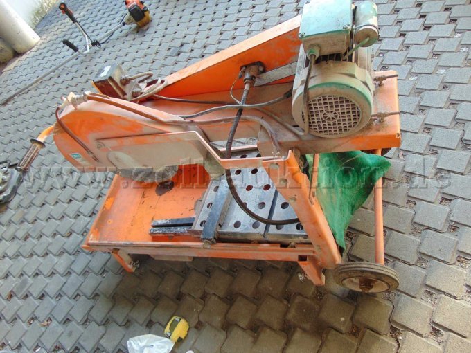 Seitenansicht schräg von oben links