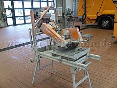 Säge von vorn links