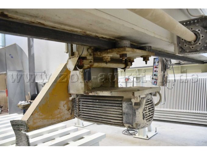 Sägemotor
Die sonstige Werkstatteinrichtung und Werkzeuge/Maschinen und Verbrauchsmaterial, die im Hintergrund zu sehen sind, sind nicht Bestandteil der Auktion.