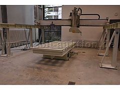 Gesamtansicht
 Die sonstige Werkstatteinrichtung und Werkzeuge/Maschinen und Verbrauchsmaterial, die im Hintergrund zu sehen sind, sind nicht Bestandteil der Auktion.
