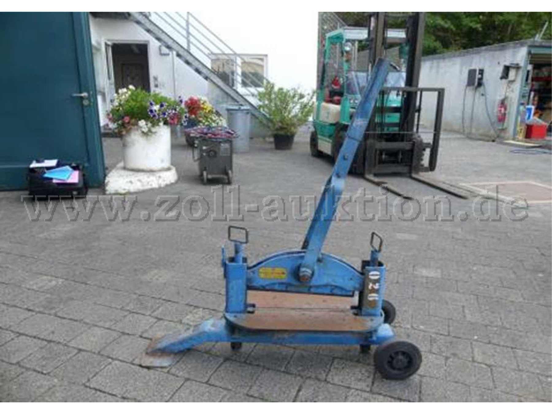 Seitliche Ansicht. Zur Versteigerung steht nur der beschriebene Steinschneider.