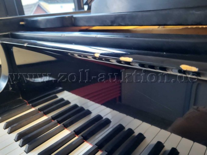 Tastatur mit Schäden an der Klappe