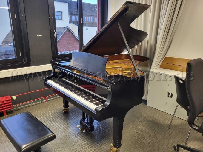 Gesamtansicht mit geöfnetem Deckel