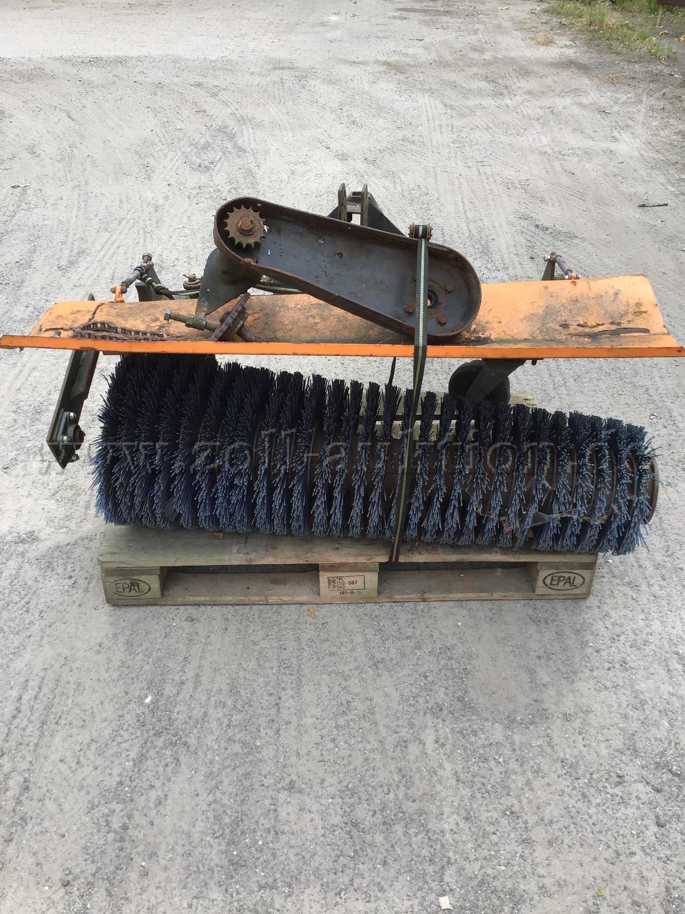 1 Stensballe front-mounted sweeper type FF/L 1300 light mechanical model, defective