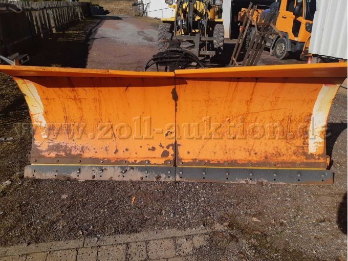 Schnee-/Räumschild Pronar: Frontansicht