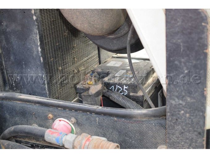 Fahrzeug Batterie und Kühler